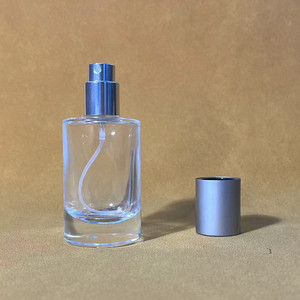 Flacone di Profumo Cilindrico Creativo da 30ML con Tappo a Vite, Spray in Vetro Vuoto Portatile con Erogatore - Product Image 4