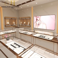 Design moderne et minimaliste pour salle d'exposition de bijoux, mobilier de magasin de bijouterie, comptoir de présentation en verre, vitrine de bijoux