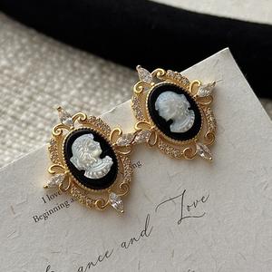 Boucles d'oreilles Camelot Portrait en argent sterling S925, style vintage, luxe léger, reine avec un design de niche de style palais, bijoux en cristal - Product Image 1