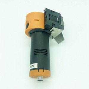 เครื่องมือตัดแต่งกิ่งไร้สายแบบไร้แปรงถ่าน ใช้มอเตอร์ไฟฟ้า สำหรับตัดแต่งต้นยาง แบบมีดปาดยาง - Product Image 1