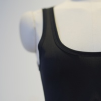 Robe longue moulante noire unie en triacétate de polyester pour femme, col en U, sans manches, à nouer
