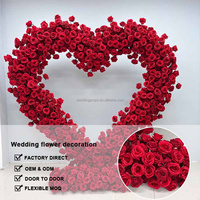 Handgefertigter Herzförmiger Blumenbogen mit Roten Rosen für Heiratsantrag, Verlobung und Hochzeit, Anpassbare Tischdekoration für Weihnachten und Ostern