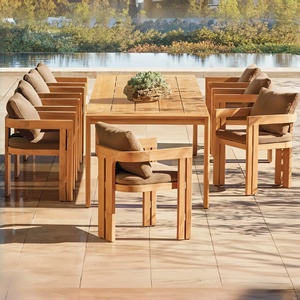 Juego de <span class=keywords><strong>Mesa</strong></span> <span class=keywords><strong>y</strong></span> <span class=keywords><strong>Sillas</strong></span> de Comedor de Madera de Lujo Moderno, Muebles de Exterior para Restaurante o Villa de Lujo Contemporánea, Diseño de Listones - Product Image 1
