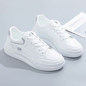 Zapatillas deportivas casuales de moda para mujer 2025, nuevas, blancas, con suela gruesa, estilo Ins, versátiles para estudiantes, con cordones, tendencia de moda para caminar en otoño. - Product Image 4