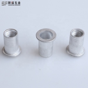 Tuerca remachable <span class=keywords><strong>de</strong></span> cabeza plana moleteada con extremo abierto <span class=keywords><strong>de</strong></span> aluminio, métrica/unidada M4-M12 1/4'' 5/16'' 3/8'' 1/2'', para evitar deformación térmica - Product Image 2