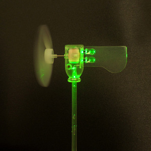 Mini modèle d'éolienne avec lumière LED verte, jouet scientifique éducatif en plastique pour enfants de 4 à 6 ans, fonctionnement manuel, géométrique - Product Image 1