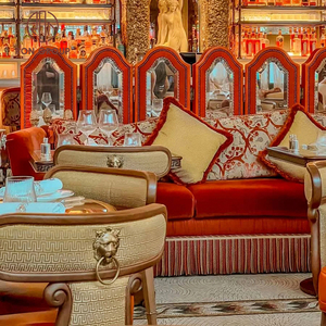 Set di Arredamento di Lusso per Caffè, Hotel e Ristoranti: <span class=keywords><strong>Tavolo</strong></span> Rotondo in Marmo Trasparente e Sedia in Pelle Rossa <span class=keywords><strong>con</strong></span> Divano in Velluto Design in Rattan - Product Image 5