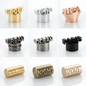 Bouchon de parfum professionnel en alliage de zinc, avec nom 3D, en Zamac, pour bouteilles de vin, finition or poli et argent antique - Product Image 4