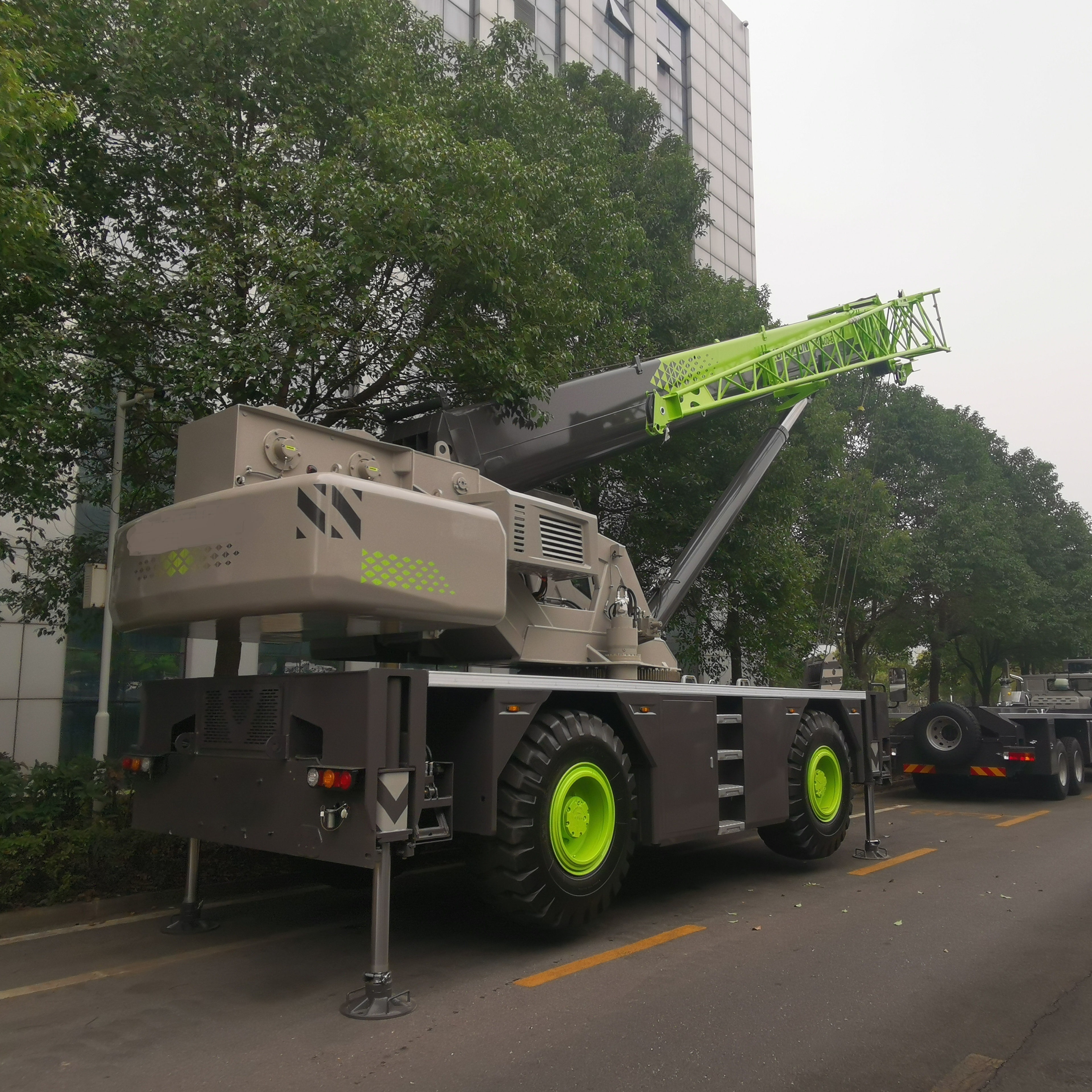 90-тонное погрузочно-разгрузочное оборудование гидравлический кран ZRT900V542-1 портального крана с резиновым Шином и колесной базой 4250 мм