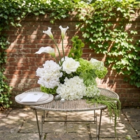 Boule de fleurs suspendue en soie de 70 cm avec hortensia blanc et rose effet toucher réel de 30 cm, sur support métallique, pour décoration florale de mariage