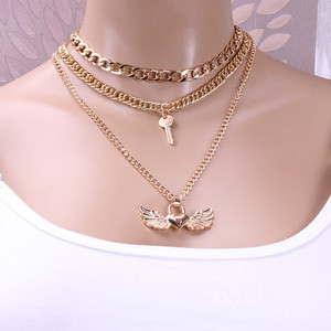 Collar de moda en capas de aleación de zinc dorada con múltiples cadenas, colgante de alas de ángel, corazón, candado y llave, cadena para clavícula, collar para suéter - Product Image 3