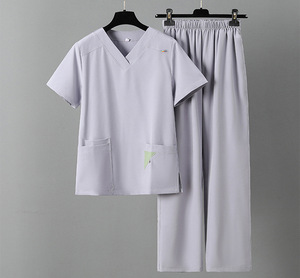 Uniformes Médicos JinTeng de Diseño Clásico y Ecológicos, Blusa con Cuello en V para Enfermeras, Asistentes Dentales y Hospitales - Product Image 4