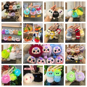 Al por mayor: Llavero de peluche Kawaii de pato de ojos grandes con forma de bola de carbón, colgante de elfo de dibujos animados lindo para bolso, colgante para llaves de coche, juguete de regalo - Product Image 2