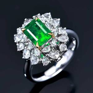 Anillo de Esmeralda Natural de Zambia de 1.76 Quilates con Diseño de Halo Radiante de Lujo, Oro de 18K, 37 Piedras de Diamante, Joyería de Alta Gama - Product Image 5
