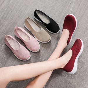 Chaussures plates confortables et décontractées pour femmes, style ballerines à bout rond, en maille respirante tricotée, vente en gros - Product Image 1