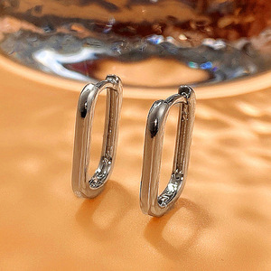 Orecchini a Cerchio Geometrici a Forma di U per Donne, Gioielli Minimalisti Lucidi alla Moda per Uso Quotidiano - Product Image 1