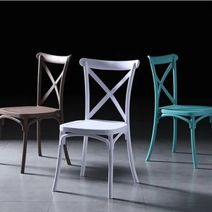 Chaises de salle à manger en plastique empilables de style français pour l'intérieur et l'extérieur, avec dossier croisé en X, pour restaurants et hôtels - Product Image 3