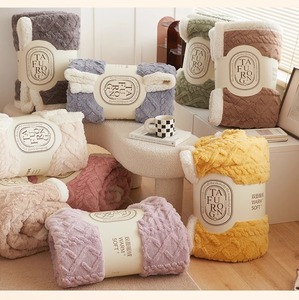 Hot Bán Hiện Đại Thêm Ấm Áp 100% Polyester Cực Lông Cừu Tufted Flannel Ném Chăn Mặc Sherpa Trở Lại Hoodies Tùy Chỉnh - Product Image 4