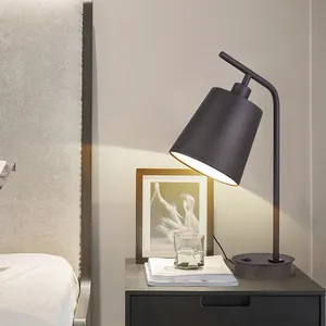 הנמכר ביותר שולחן אור שקע מתכת חדר שינה ליד מיטת סלון בית תפאורה Led מנורת שולחן