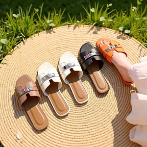Nischen-Sandalen für Damen mit Metallschnalle in Unifarben, Sommer 2026 Neuheiten, Outdoor-Slipper mit eckiger Zehenpartie, Übergrößen, flache Strand-Sandalen - Product Image 1