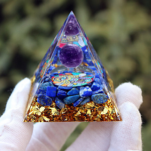 Pirámide de Resina Epoxi de Cristal de 5 cm, Decoración Feng Shui, Adorno de Escritorio, Regalo de Inauguración de Casa - Product Image 1