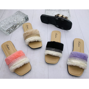 Vente en Gros d'Usine Chaussons à Fourrure Sandales Femme Babouches Claquettes Bon Marché - Product Image 3