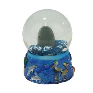 Sculpture tête de requin artisanale en résine personnalisée Statue d'animal Boule à neige <span class=keywords><strong>Aquarium</strong></span> cadeaux souvenirs décoration de la maison ornement figurine - Product Image 4