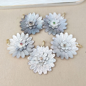Nouvel Arrivage Pendentif <span class=keywords><strong>Grande</strong></span> Fleur Multicouche en Coquille Grise avec Zircon pour Femme et Fille, Bijoux de Mode, Fournitures en Gros - Product Image 1