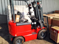 Forklift Counterbalance China Electric CPD18HC 4WD Baterai Asam Timbal, Penggeser Samping Hidrolik, Ban Pneumatik, 48V, Operasi Duduk