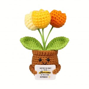 Poupée en tricot artisanale Tulipe Positive, amusante, pour anniversaire, émotionnelle, inspirante, encourageante, idées cadeaux, cadeau d'appréciation - Product Image 1