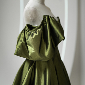 Robe de mariée Jancember LDC6569, modèle original, asymétrique, en satin vert, coupe princesse, dos nu, longueur ras du sol - Product Image 5