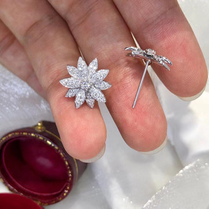 Orecchini a perno con fiocco di neve a petalo Marquise da donna, gioielli floreali alla moda per l'orecchio - Product Image 2