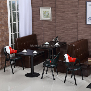 Conjunto de Mesa y Sillas de Comedor Modernas con Paneles de Madera Largos y Tapicería de Cuero PU para Restaurante/Cafetería/Centro Comercial/Exterior - Ecológico - Product Image 5