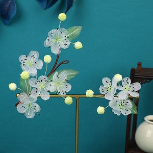 Nouvelle conception originale, faite à la main, épingle à cheveux douce en fleur de poirier verte et fraîche, accessoire capillaire de style antique, pour cheveux Hanfu. - Product Image 1