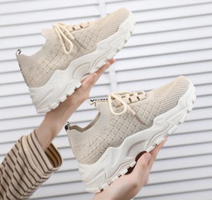 Zapatos de Moda para Mujer, Diseño Personalizado, Tejido Suave y Ligero, Color Blanco, con Aumento de Altura - Product Image 2