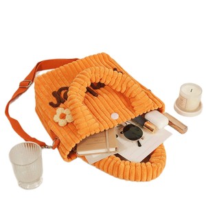 Sac fourre-tout en velours côtelé épais grande capacité, sac à bandoulière décontracté pour filles, collection Printemps 2026, couleur unie avec lettres et fermoir - Product Image 5