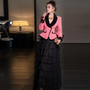 OUDINA Vente Flash : Ensemble Jupe et <span class=keywords><strong>Blazer</strong></span> Court Plissé Irrégulier pour Femme – Tenue de Bureau Deux Pièces - Product Image 1