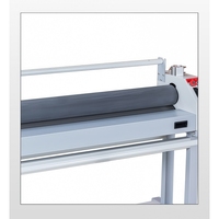 Laminateur électrique chaud et froid de 1600 mm, machine de laminage thermique pneumatique à haute efficacité pour atelier d'impression vinyle