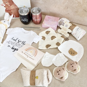 Ensemble cadeau de vêtements <span class=keywords><strong>pour</strong></span> bébé nouveau-né comprenant un bavoir triangulaire, des chaussettes, une serviette de bain, une couverture confortable - en coton - Product Image 5