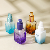 Özel Logo boş kare buzlu cam Serum şişesi kozmetik fabrika fiyat için altın açık mavi ve mor pompa ile