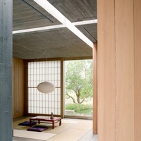 Conception d'intérieur de villa moderne et minimaliste en béton et bois, plan d'étage, rendu 3D, conseil en profondeur