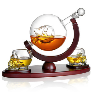 Decantador de Whisky Creativo con Forma de Calavera 3D con Soporte de Madera, Vasos de Chupito de Doble Pared con Forma de Calavera para Regalo - Product Image 3