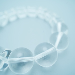 Bracelet en cristal de quartz blanc naturel, perles rondes, bracelet élastique pour la chance et l'énergie positive - Product Image 6