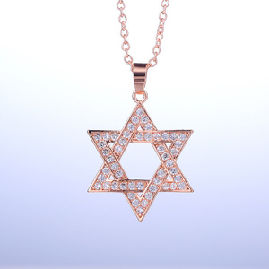 Ciondolo a Stella Placcato Oro Rosa con Cristalli e Strass, Charm Religioso Ebraico Unisex per Uso Quotidiano, Montatura a Castone - Product Image 1