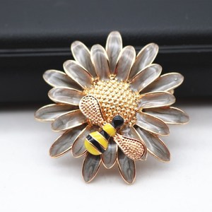 Blazer de mujer, joyería de cristal, esmalte duro, broche de abeja miel con pequeña flor, insignia de diseño, pin de solapa en bolsas - Product Image 3