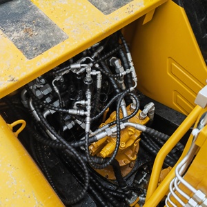 Excavadora Sany 135C de Segunda Mano, Pequeña y de Alto Torque, con Motor Isuzu y Bomba de Engranajes, para Canteras, Construcción de Presas y Proyectos de Excavación Profunda - Product Image 5