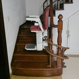 Elevador de Escaleras Curvo para Personas Mayores con Mecanismo de Tracción de Aleación de Aluminio de Alta Resistencia que Facilita Subir y Bajar Escaleras - Product Image 4