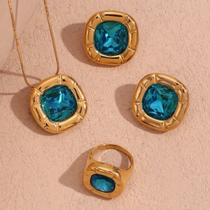 Set di Gioielli alla Moda con Fiori Colorati in Zirconia, Collana, Orecchini e Anello in Acciaio Inossidabile Placcato Oro - Product Image 4