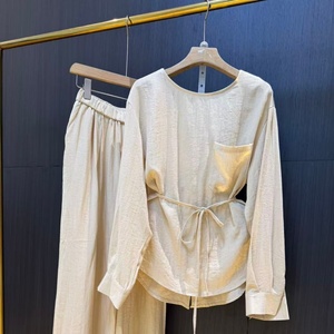 Set Estivo da Donna alla Moda, Nuovo Stile, Camicetta con Colletto e Laccio in Tinta Unita e Pantaloni Casual in Tela, Taglia Unica - Product Image 1