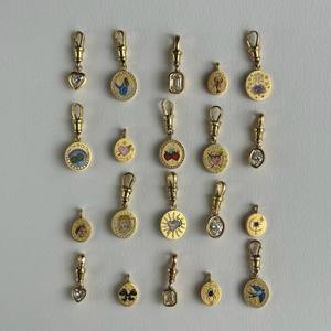 Collar con colgante de acero inoxidable chapado <span class=keywords><strong>en</strong></span> oro de 18 quilates, conjunto de joyas esmaltadas, collar con colgante con patrón de circón y corazón de flor de lazo - Product Image 4